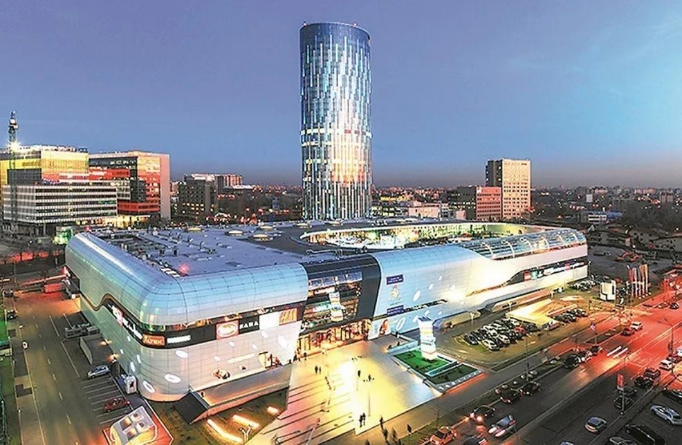 Promenada Mall and Sky Tower at dusk